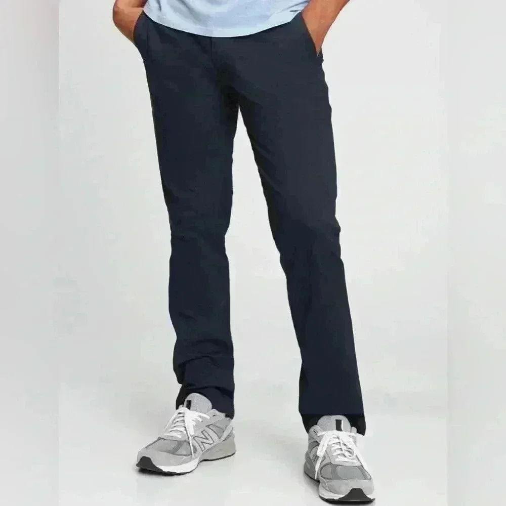 Modern Khakis in Straight Fit with GapFlex, size 34x30, Navy, NWT